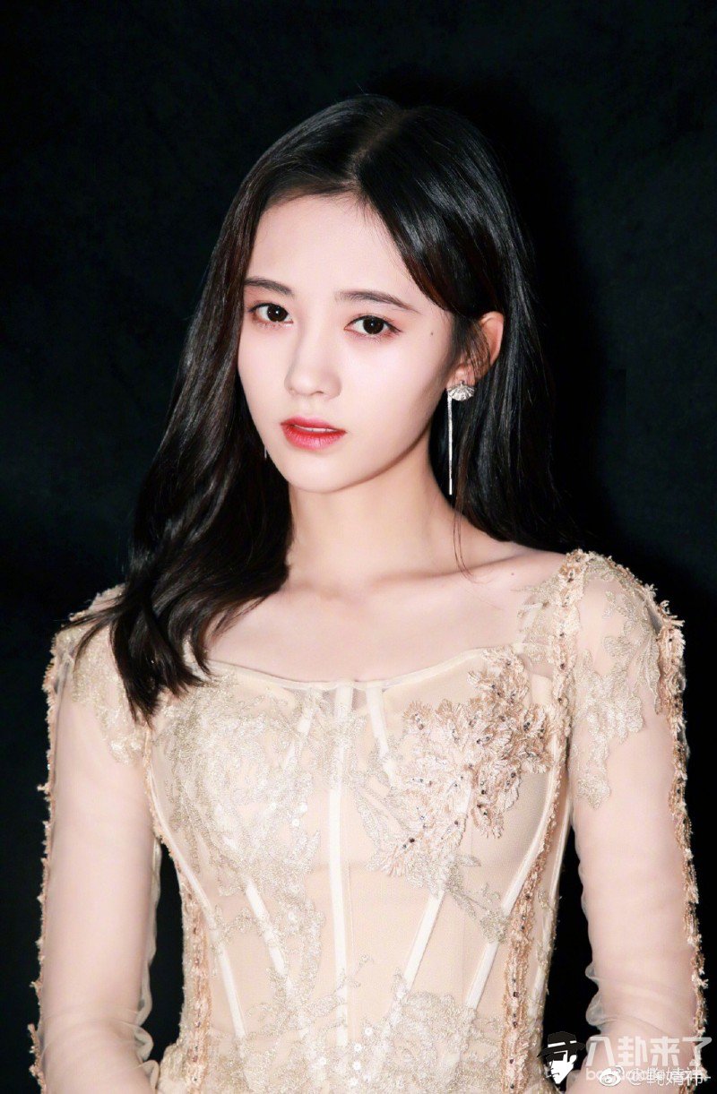 鞠婧祎首谈"四千年一遇美女" 普通的自己被放大受排挤