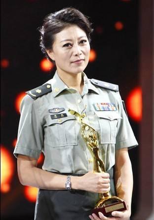 她当红时结婚生子,遭老公抛弃后患癌,56岁变这样